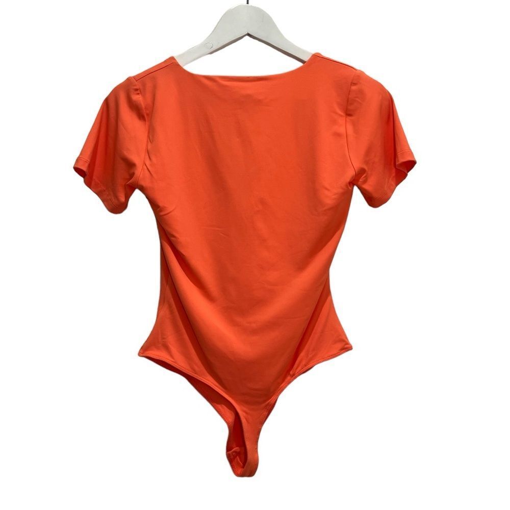 Revolve House Of Harlowe 1960 Orange Coral V Neck Plunge Short Sleeve Bodysuit - Picture 6 of 9